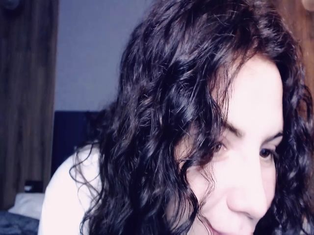 Live sex webcam photo for Sarah_Hyland #271333275