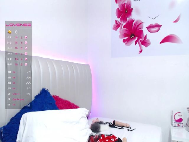 Live sex webcam photo for Sashaseexxy #271324313