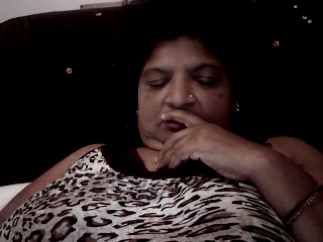 Live sex webcam photo for Indianbarbie3 #271333752