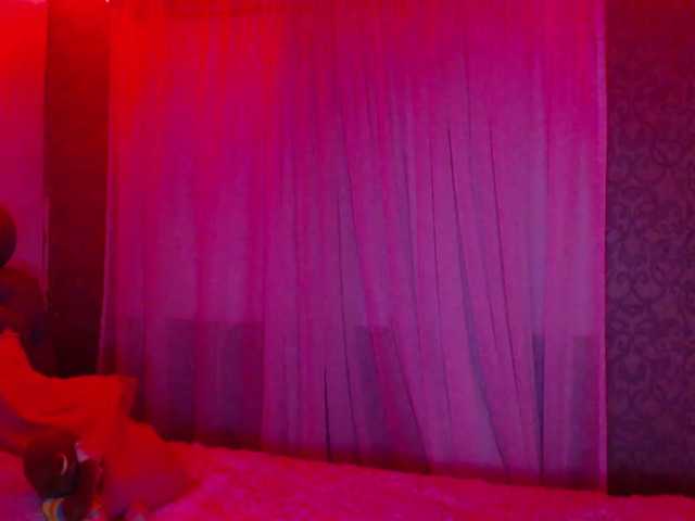 Live sex webcam photo for sara-guzman02 #271331325