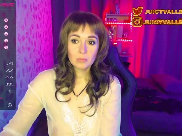 Live sex webcam photo for Juicy-valley #271331261