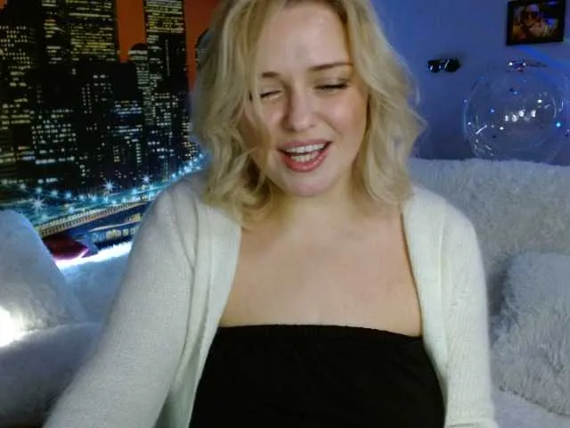 Live sex webcam photo for SexyLionesse #271318669