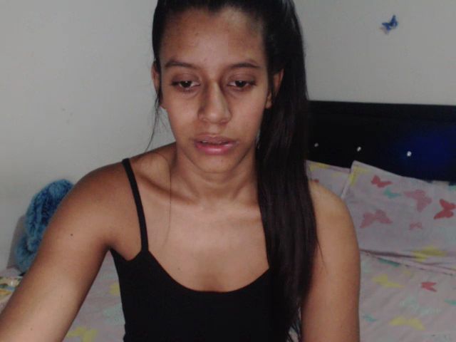 Live sex webcam photo for Dulcehott1 #271329273