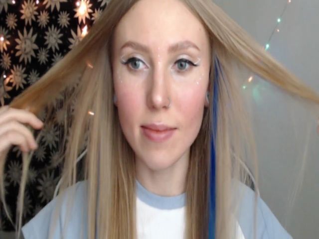 Live sex webcam photo for MagicElfie #271328722