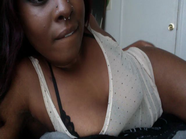 Live sex webcam photo for LunaNoire #271332981
