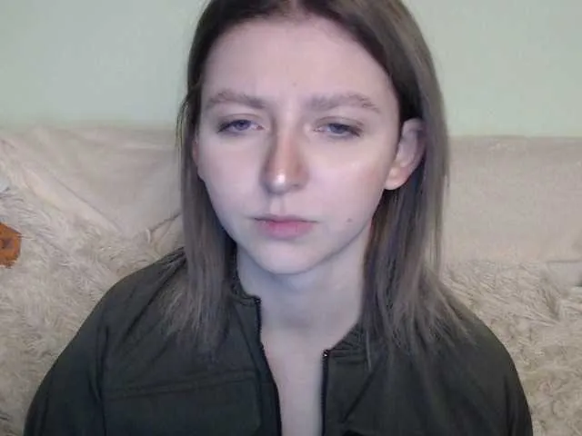 Live sex webcam photo for HloesMadeos #271323658