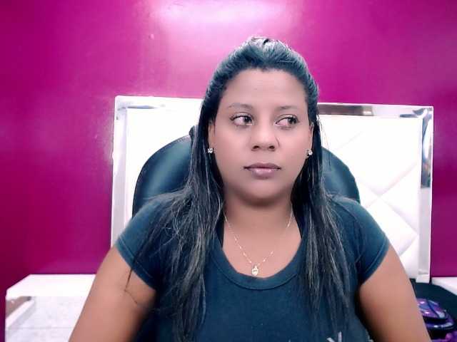 Live sex webcam photo for LuciaPaez #271319746