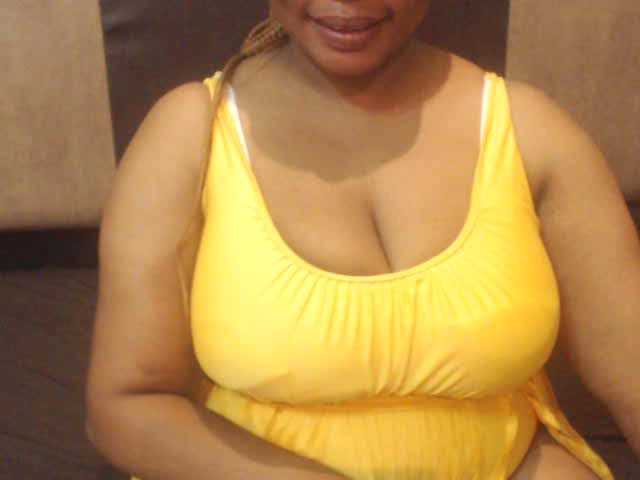 Live sex webcam photo for sexyeboncurvy #271327109