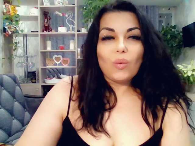 Live sex webcam photo for RealWorker #271329975