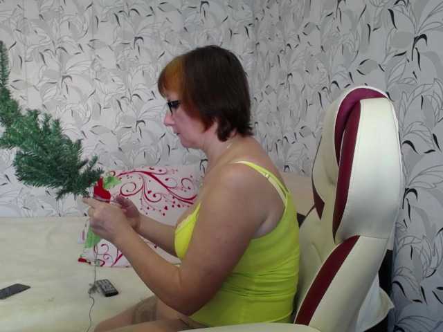 Live sex webcam photo for MomKsenia #271338191