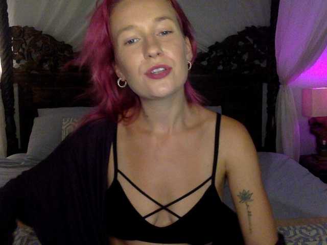 Live sex webcam photo for classylady210 #271338371