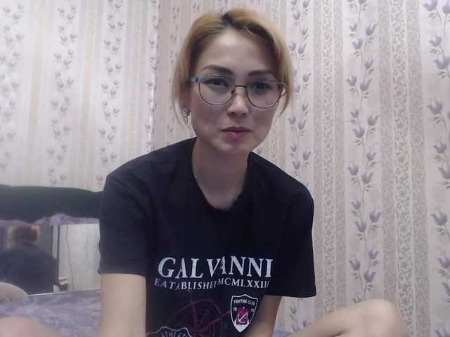 Live sex webcam photo for LiliToli1 #287998133