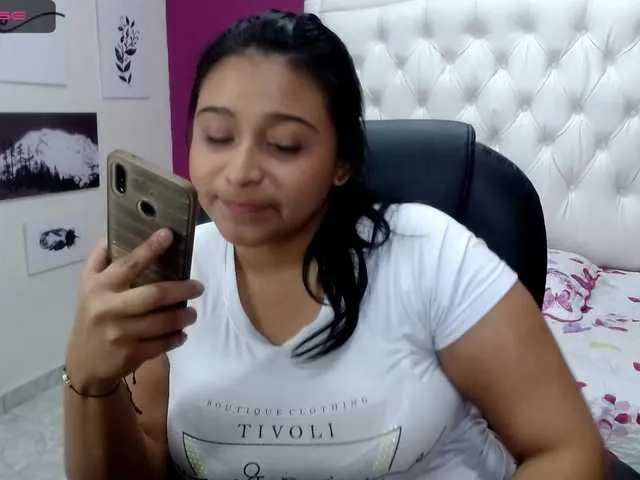 Live sex webcam photo for Secretalyson #271335319