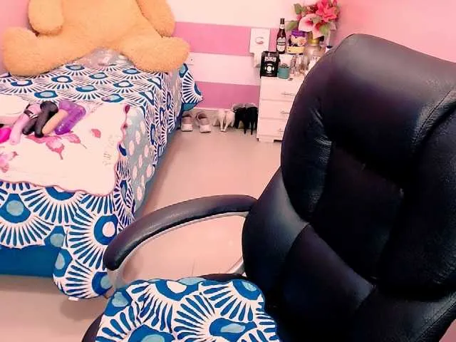 Live sex webcam photo for GlendaHolt #271338682