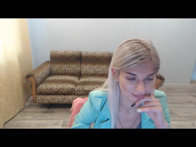 Live sex webcam photo for SexyBeatriice #271340176