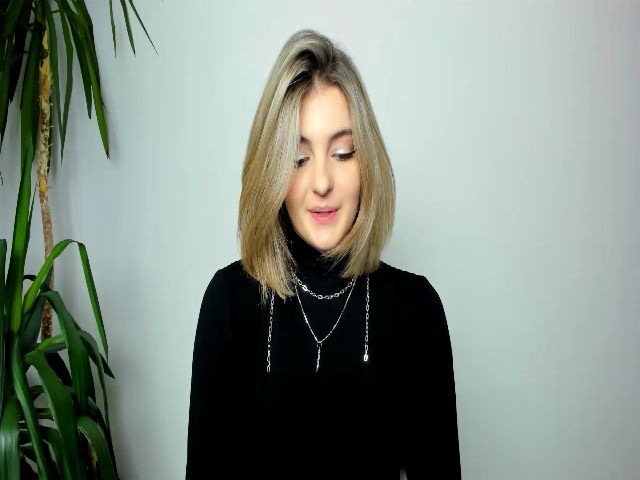 Live sex webcam photo for HelelGretta #271336196