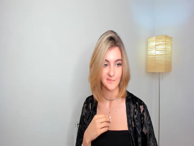 Live sex webcam photo for HelelGretta #271346514