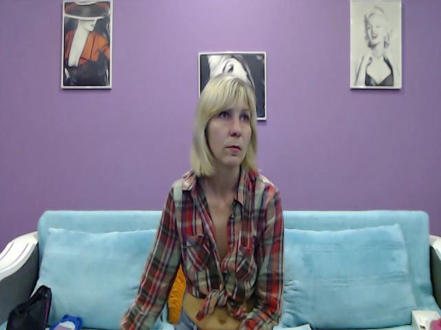 Live sex webcam photo for PinkChristine #271342129