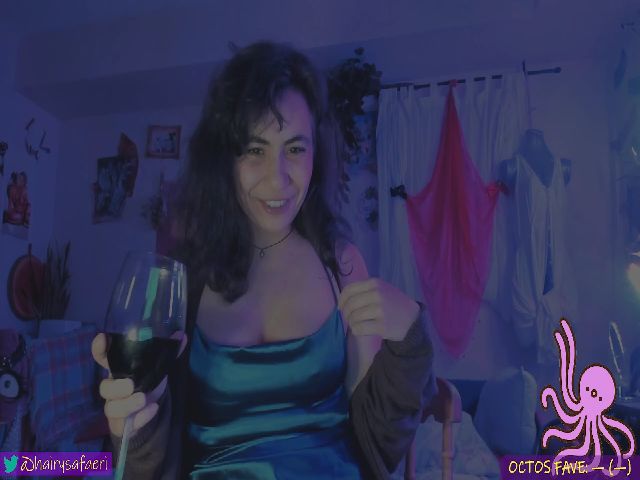 Live sex webcam photo for hairysafaeri #271337136