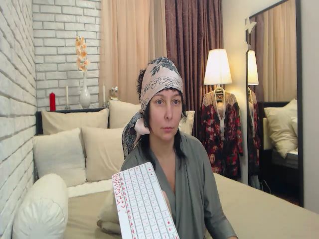 Live sex webcam photo for MonicaUDream #271336370