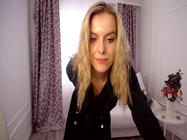 Live sex webcam photo for SolveMysecret #271339175