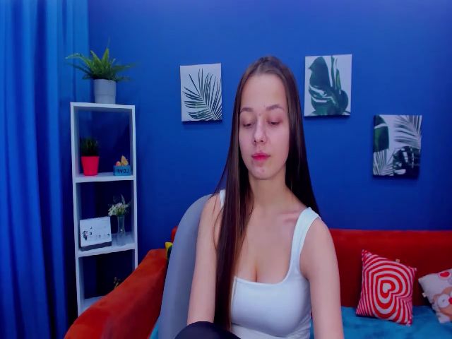 Live sex webcam photo for LianaWild #271338857