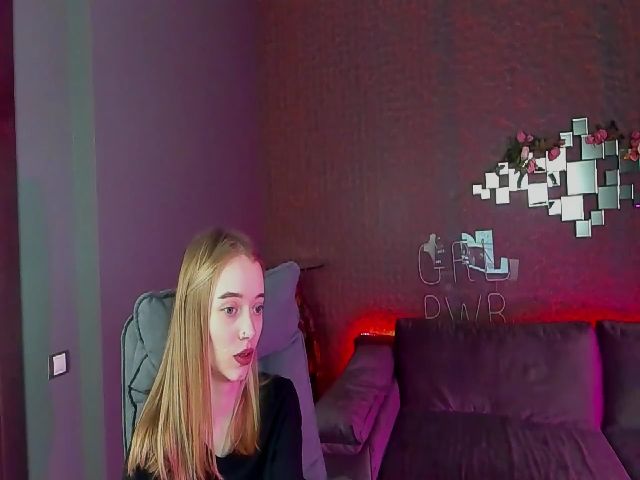 Live sex webcam photo for Zlatovlaska_a #271340258