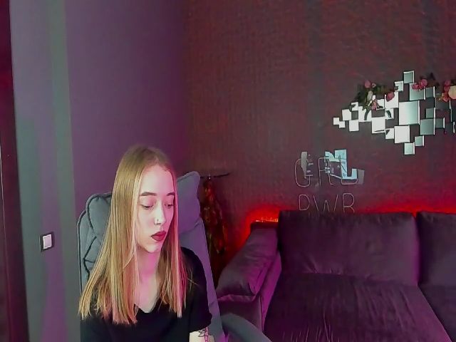 Live sex webcam photo for Zlatovlaska_a #271341503