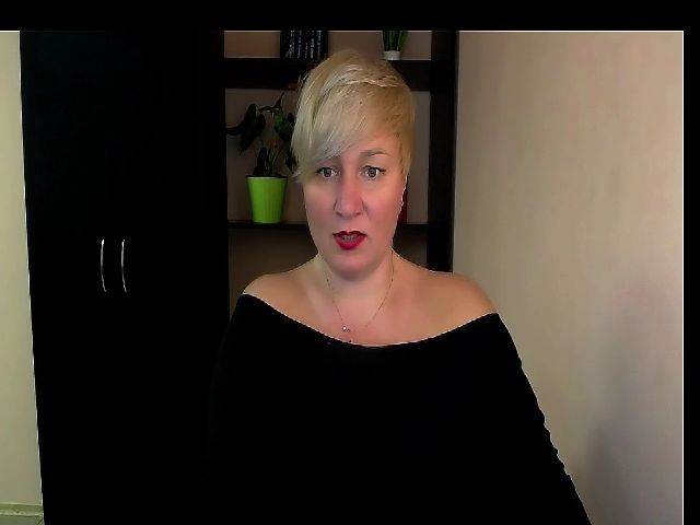 Live sex webcam photo for KailyMey #271342640