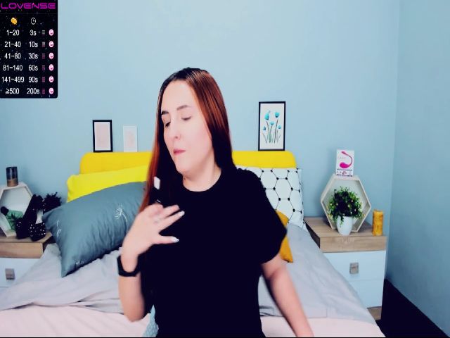 Live sex webcam photo for FoxyDarkX #271345209