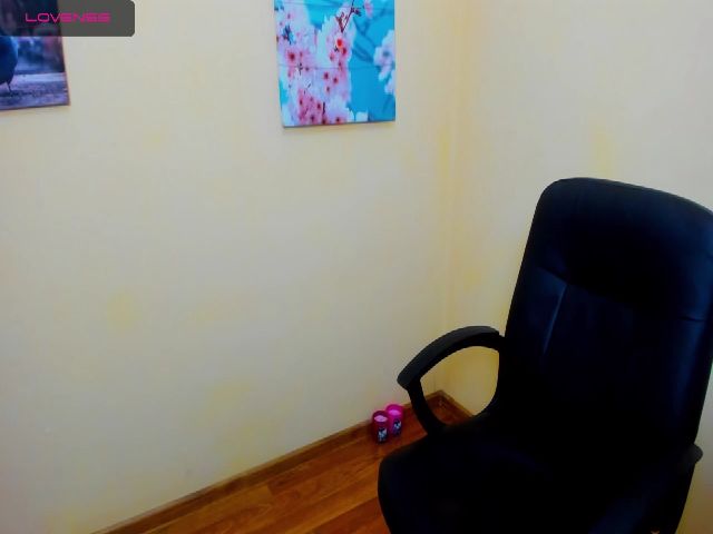 Live sex webcam photo for LorenLovex #271345047