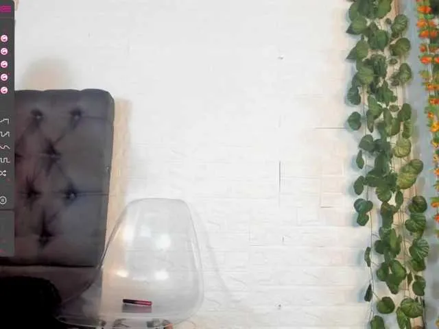 Live sex webcam photo for MilaWinslet #271337912