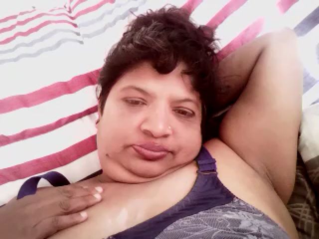 Live sex webcam photo for Indianbarbie3 #271338461