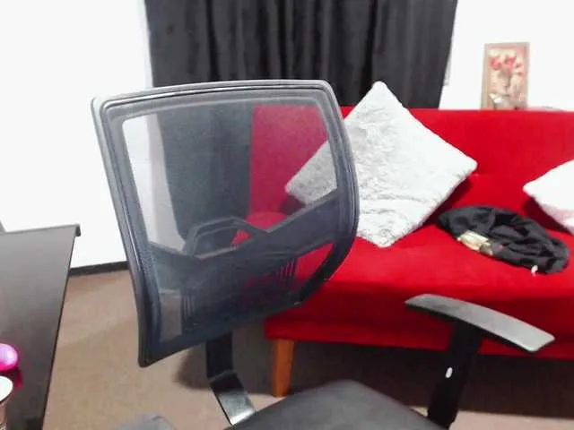 Live sex webcam photo for hederlinparis #271335064