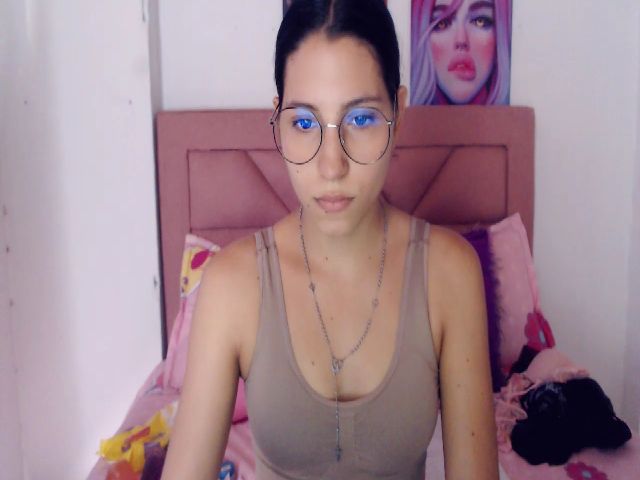 Live sex webcam photo for Emma_18x #271344802