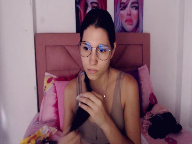 Live sex webcam photo for Emma_18x #271344945