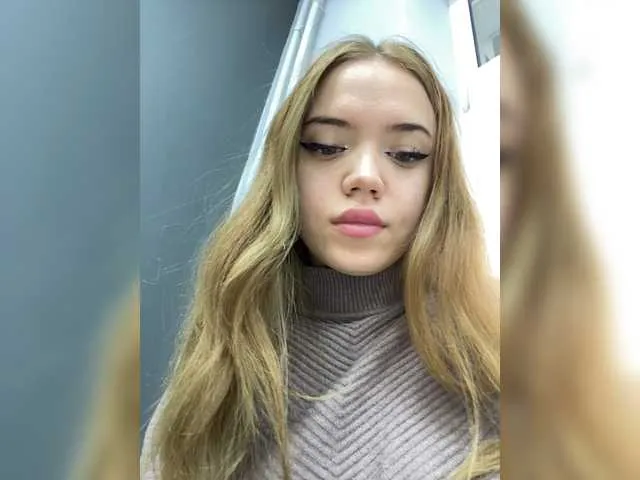 Live sex webcam photo for YourDreamms #271337776