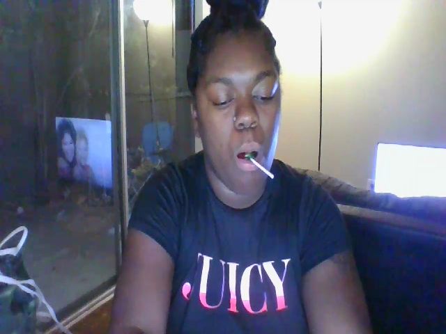 Live sex webcam photo for Bigbootibambi #271336463