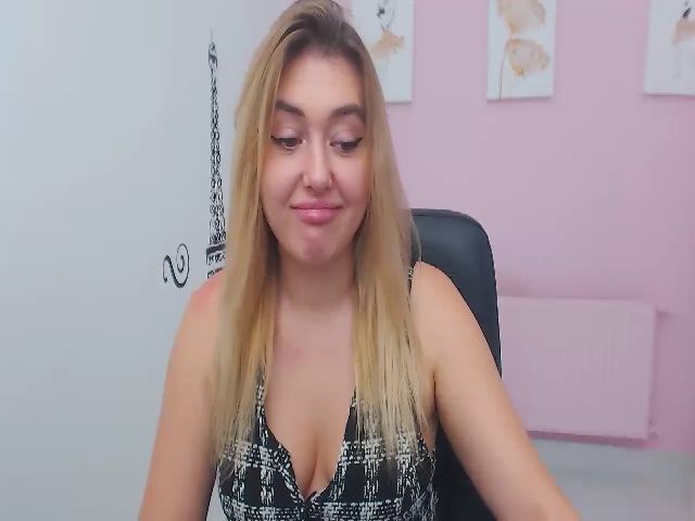 Live sex webcam photo for NicoleConnor #271342553