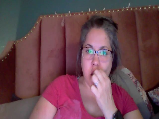 Live sex webcam photo for Laural55 #271346578