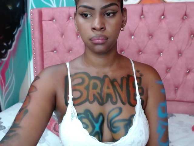 Live sex webcam photo for aleja-sexy #271335067