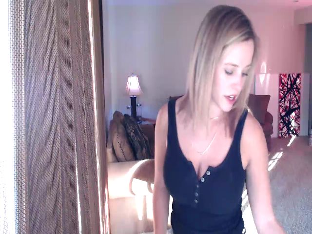 Live sex webcam photo for Sadie_XOXO #271345726