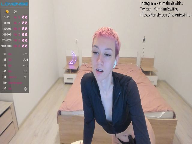 Live sex webcam photo for melaniewithu #271345668