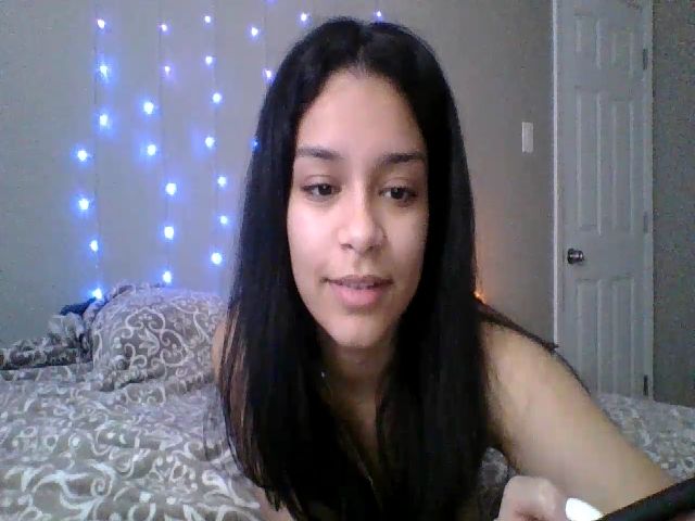 Live sex webcam photo for Adrianaxo1 #271343250