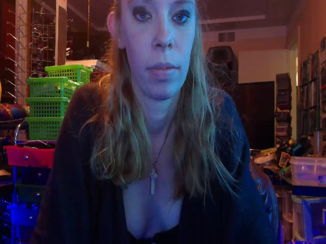 Live sex webcam photo for PrincessV7 #271336138