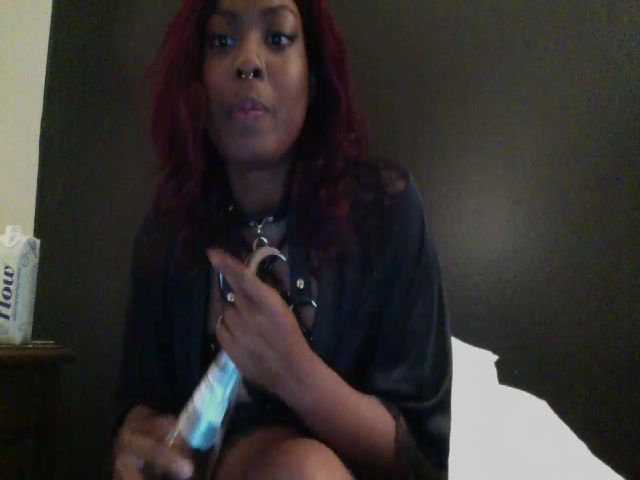 Live sex webcam photo for LunaNoire #271337423