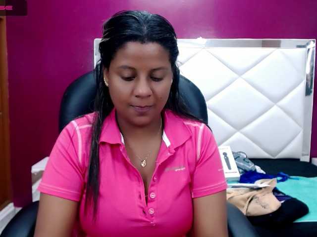 Live sex webcam photo for LuciaPaez #271335115