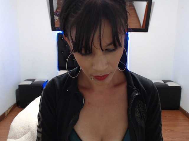 Live sex webcam photo for carolinerebel #271334581