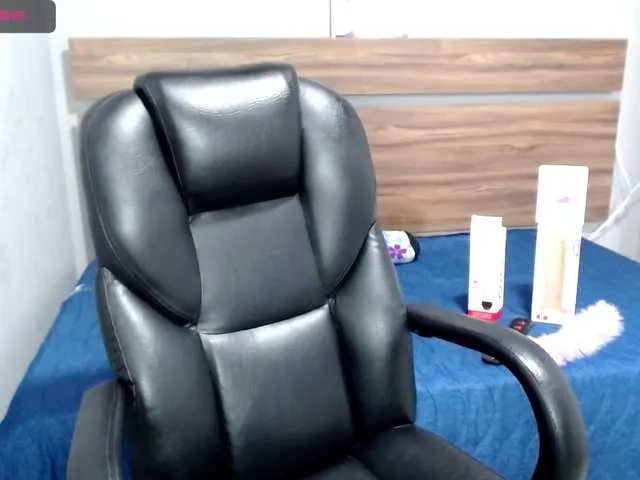 Live sex webcam photo for Vixenqueen18 #271334981