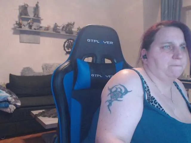 Live sex webcam photo for DrachenLady39 #271356915